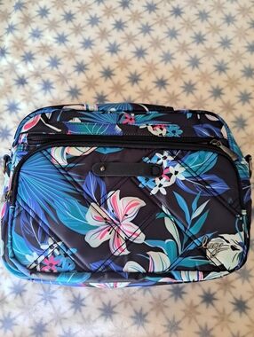 Lug Carousel Xl In Hibiscus Multi